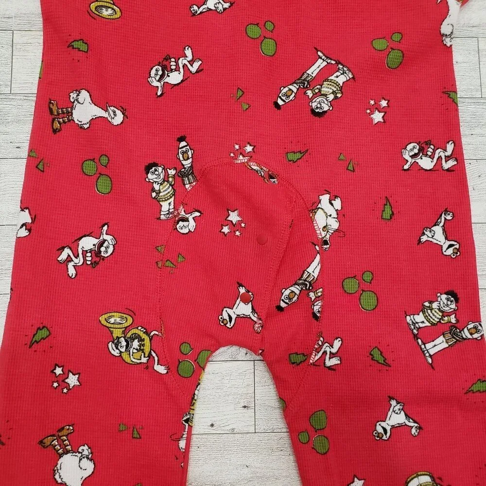 RARE Sesame Street Youth One Piece Pajamas Snap Up Thermal Red Size 6-7‎ Yrs NEW